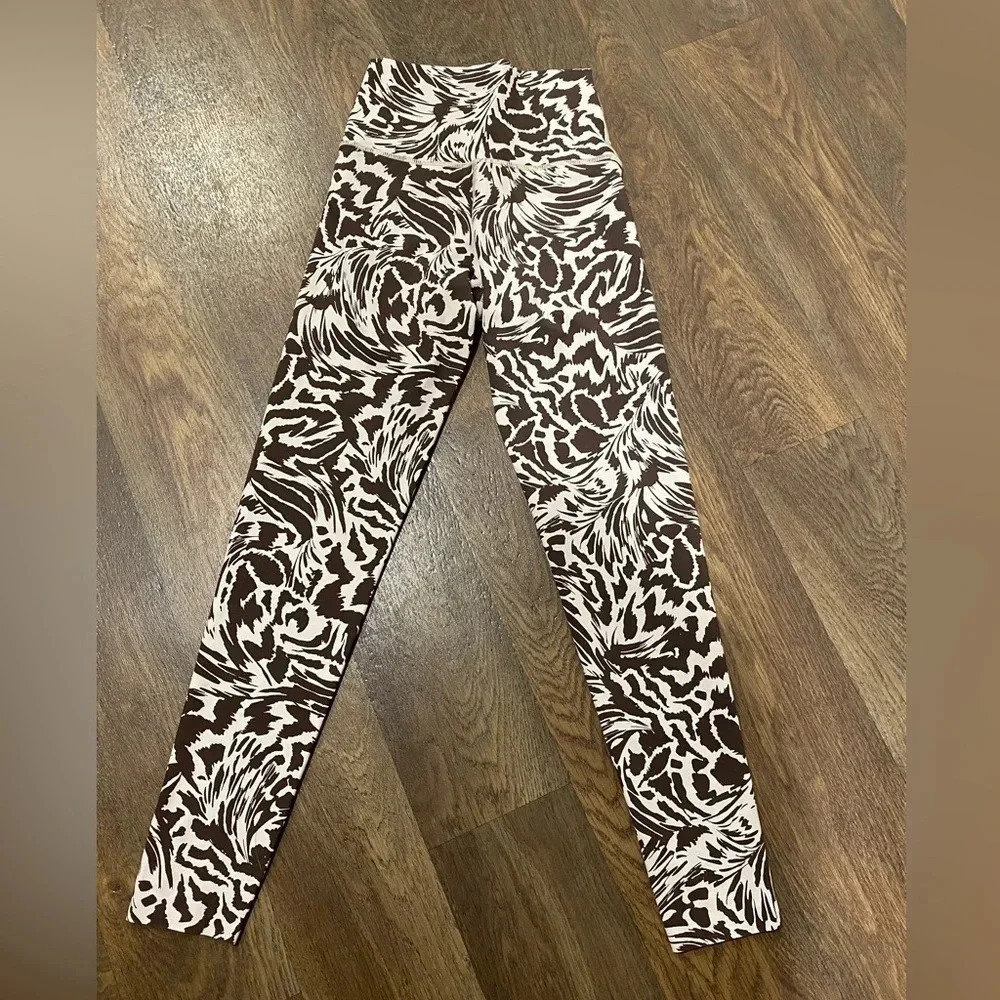 Offline By Aerie Pants Brown Cream Animal Print Leggings 7/8 Stretch Size XS - Picture 4 of 8